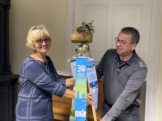 Petra Gerlach (Ilfelder Ortschaftsb&uuml;rgermeisterin) und Andreas Schmidt (Harzklub Zweigverein Ilfeld - Wiegersdorf) (Foto: Sandra Witzel)