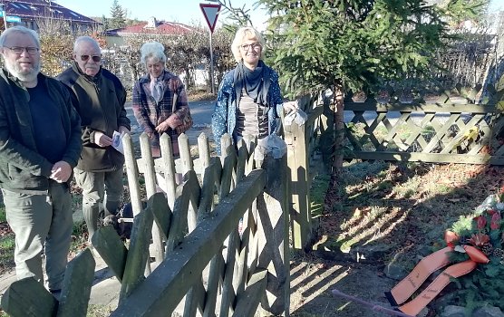 Kranzniederlegung in Sophienhof (Foto: W.J&ouml;rgens)