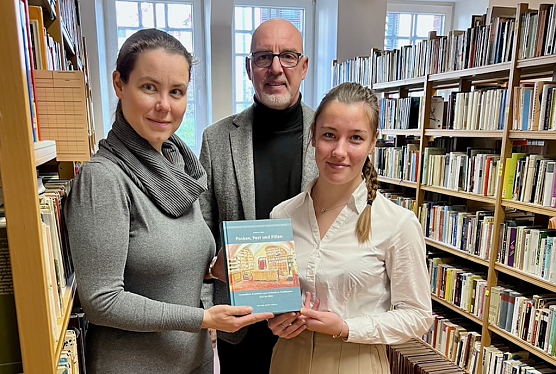 Dr. Antonia J&auml;ger in der Schulbibliothek des Herder-Gymnasiums (Foto: Herder Gymnasium Nordhausen)