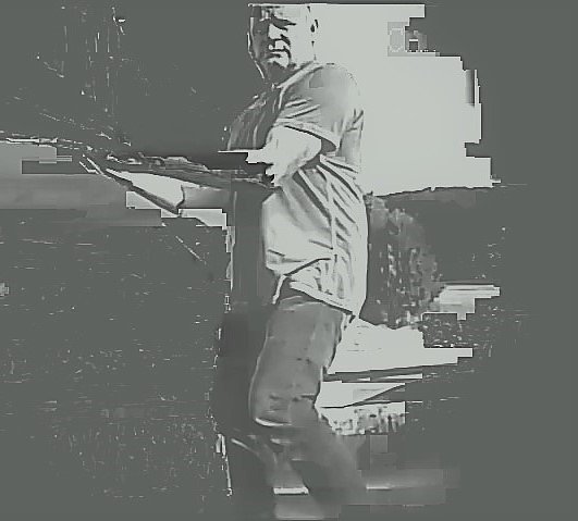 Der Verd&auml;chtige Nummer 3 wird als &auml;lterer Herr beschrieben, der die Anlage am 09. September besch&auml;digt haben soll und einen schwarzen Tiguan fuhr (Foto: Landespolizeiinspektion Nordhausen)