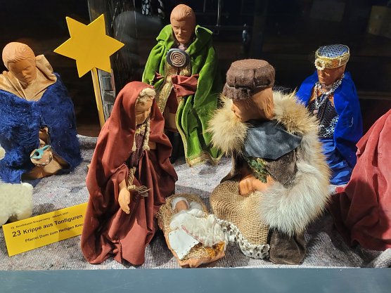 90 Krippen zieren die Nordhäuser Schaufenster vor dem Fest (Foto: Richard Hentrich) 90 Krippen zieren die Nordhäuser Schaufenster vor dem Fest (Foto: Richard Hentrich)