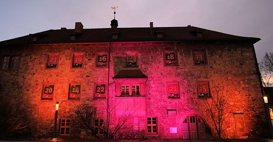Ds altehrwürdige Rathaus weihnachtliche beleuchtet (Foto: Peter Blei) Ds altehrwürdige Rathaus weihnachtliche beleuchtet (Foto: Peter Blei)