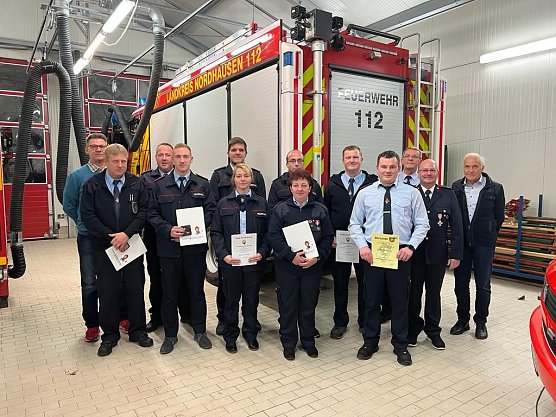 Viele Auszeichnungen, Ehrungen und Bef&ouml;rderungen gab es zur Jahreshauptversammlung (Foto: Feuerwehr Sundhausen)