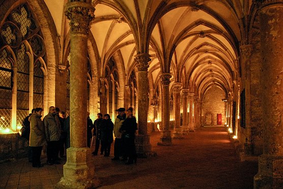 Kreuzgang im Kerzenschein (Foto: Kloster Walkenried) Kreuzgang im Kerzenschein (Foto: Kloster Walkenried)