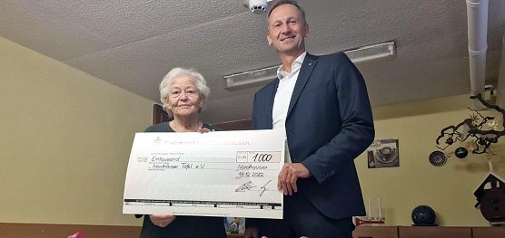 Tafel-Chefin Helga Rathnau und WBG-Vorstand Sven Dörmann (Foto: WBG) Tafel-Chefin Helga Rathnau und WBG-Vorstand Sven Dörmann (Foto: WBG)