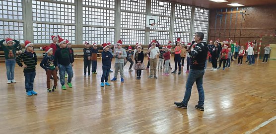 Tanzprojekt in der Turnhalle (Foto: Beate Blumenthal)