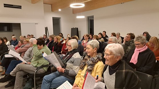 Am 4. und 5. Februar wird der 1. FC S&uuml;dharz in zwei Gottesdiensten sein K&ouml;nnen unter Beweis stellen. Bewiesen haben sie schon jetzt, dass gemeinsames Singen richtig viel Freude bereitet. Nicht umsonst ist der Chor von 40 S&auml;ngerinnen 2019 auf heute�60 S&auml;ngerinnen angewachsen.� (Foto: Evangelischer Kirchenkreis S&uuml;dharz)
