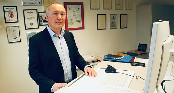 Dirk Schimm an seinem neuen Arbeitsplatz im Landratsamt (Foto: agl)