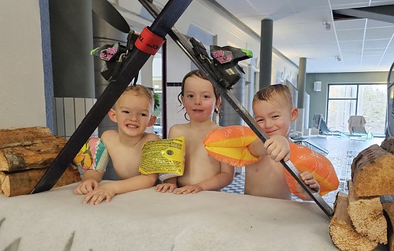 Gustav, Emil und Albert genie&szlig;en das winterlich bayrische Ambiente im Badehaus (Foto: Bauhaus Nordhausen)