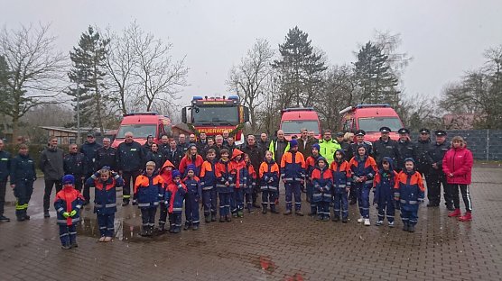 In Niedersachswerfen nutzte man die Gelegnheit zur generellen Zusammenkunft (Foto: agl) In Niedersachswerfen nutzte man die Gelegnheit zur generellen Zusammenkunft (Foto: agl)