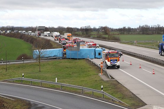 Umgest&uuml;rzter Lkw an der Anschlussstelle Heringen (Foto: S. Dietzel)