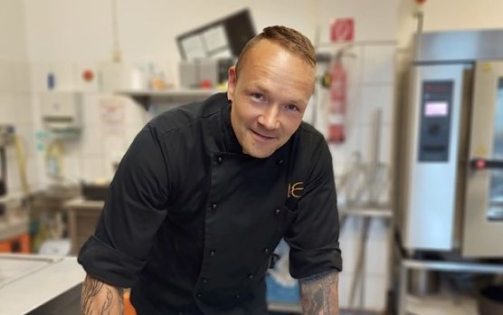 Eine Lehrküche bietet Maik Ernst an (Foto: KVHS) Eine Lehrküche bietet Maik Ernst an (Foto: KVHS)