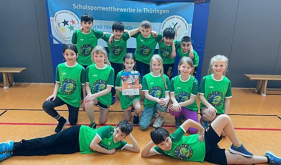 Monir, Mohammad, Lian, Taim, Mieron, Melina, Annabell, Thea, Liz, Noea, Lucie, S&ouml;ren und Benyamin vetraten den Landkreis Nordhausen beim Landesfinale (Foto: BB GS)