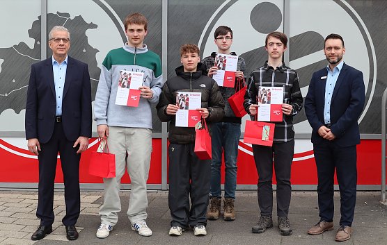 Die vier Gewinner des Planspiels B&ouml;rse (Foto: Kreissparkasse)