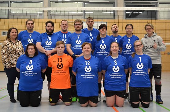 Heringens Volleyballer und Volleyballerinnen (Foto: SV Germania Heringen) Heringens Volleyballer und Volleyballerinnen (Foto: SV Germania Heringen)