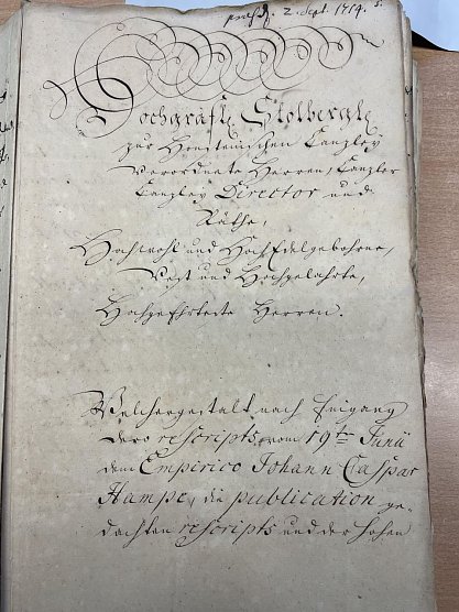 Gr&auml;fliche Archivakte von 1754 (Foto: Tim Sch&auml;fer)