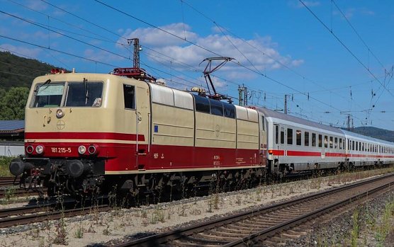 Eine E-Lok der Baureihe 181.2 im Einsatz (Foto: Eisenbahnfreunde Rendsburg)