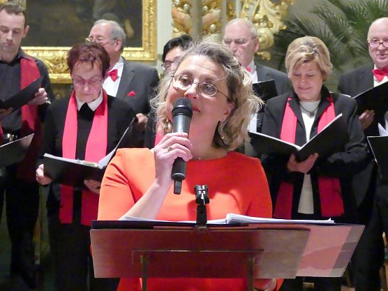 Kantorin Margarita Yeromina moderiert den Abend und leitet das Projekt (Foto: Evangelischer Kirchenkreis S&uuml;dharz)