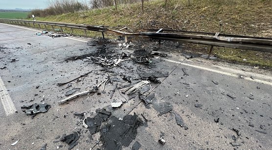 Trümmerteile an der Unfallstelle heute Vormittag (Foto: S.Dietzel) Trümmerteile an der Unfallstelle heute Vormittag (Foto: S.Dietzel)