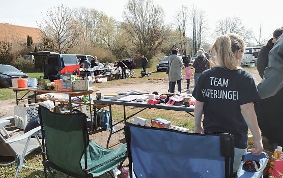 Trödelmarkt in Haferungen (Foto: A.-K. Wolter) Trödelmarkt in Haferungen (Foto: A.-K. Wolter)