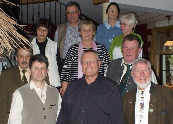 Neuer und alter Vorstand (Foto: privat) Neuer und alter Vorstand (Foto: privat)