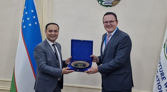 ochschulpr&auml;sident Prof. Dr. J&ouml;rg Wagner zu Besuch an der Universit&auml;t f&uuml;r Informationstechnologie Taschkent (Foto: privat)