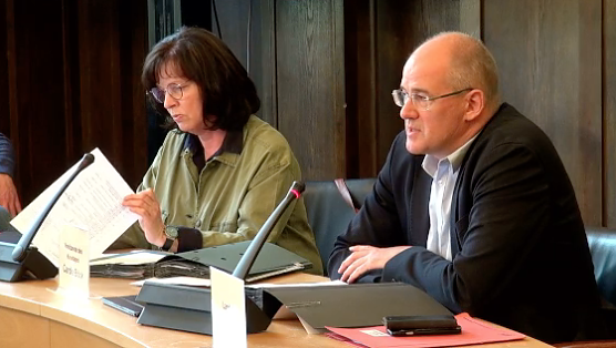Carola B&ouml;ck und Matthias Jendricke w&auml;hrend der Haushaltslesung (Foto: oas)