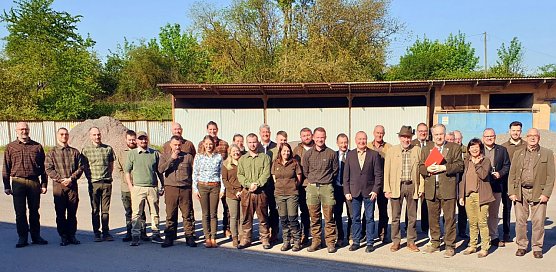 18 mal erfolgreich bestanden: frisch gebackene J&auml;ger (Foto: Pressestelle Landratsamt)