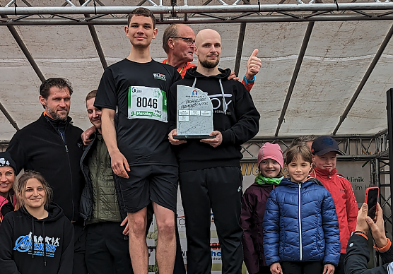 Klein, aber oho: Neben den gro&szlig;en L&auml;ufern schafften es die Jung-Athleten der HSG Nordhausen beim 9. Harztorlauf in Niedersachswerfen auf den 3. Platz im Teamstaffelwettbewerb. (Foto: HSG Nordhausen)