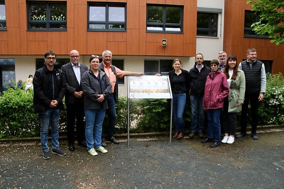 Ohne die Unterst&uuml;tzung durch den Schulf&ouml;rderverein und viele weitere Sponsoren w&auml;ren die sportlichen Neuzug&auml;nge auf dem Schulhof nicht m&ouml;glich gewesen (Foto: agl)