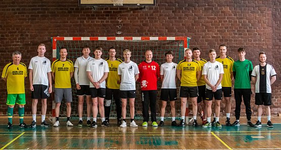 Gruppenbild der beiden Mannschaften (Foto: M.Bossog) Gruppenbild der beiden Mannschaften (Foto: M.Bossog)