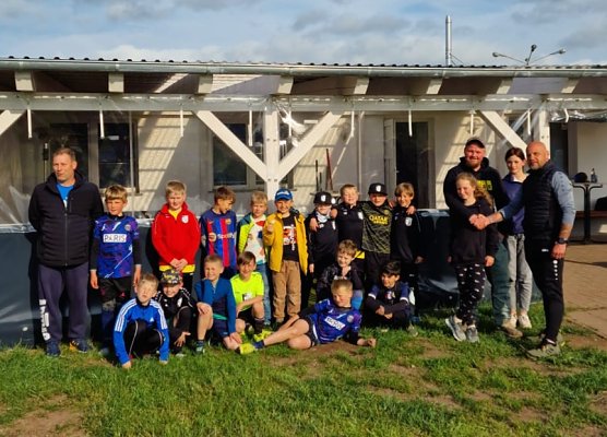 Holzrückebetrieb Oberbüchler unterstützt Jugendarbeit (Foto: Heiko Hieronymus) Holzrückebetrieb Oberbüchler unterstützt Jugendarbeit (Foto: Heiko Hieronymus)