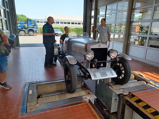 Frischzellenkur f&uuml;r einen technischen Senior (Foto: Hubert Rein)