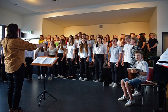 Erstes Sommerkonzert in der neuen Aula (Foto: Tina J&uuml;nemann)