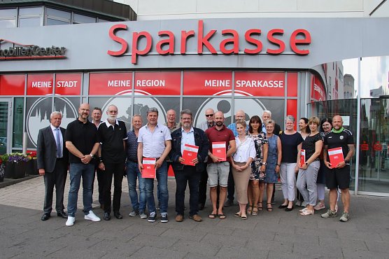 Der Nordh&auml;use Sozialfonds &uuml;bergab heute in der Kreissparkasse wieder die &uuml;ber das Jahr gesammelten Spenden (Foto: agl)