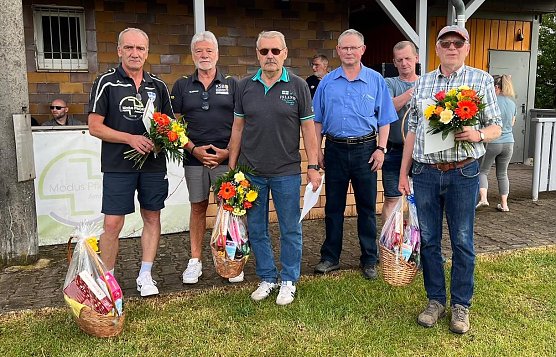 Auszeichnungen : v.l.n.r Gerhard Becker, Gert St&ouml;rmer, Ingo Junge, Frank Seiler, Carsten Schneppe, Karl Heinz Kohl  (Foto: SV Hermannsacker)