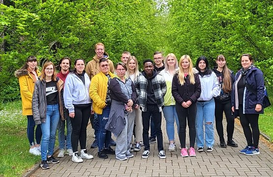 Gruppenbild zur IWK-Projektwoche Sterbebegleitung (Foto: A.Hagedorn)