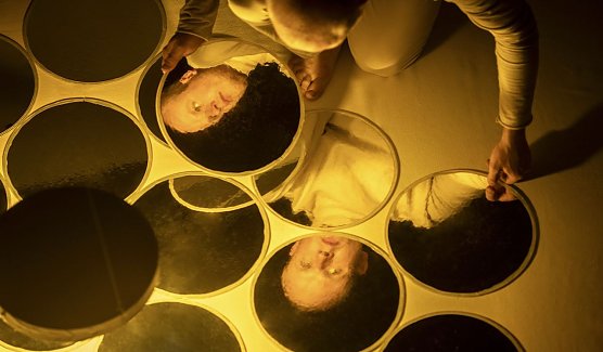 Zeitgenössischer Zirkus im Zappelini-Zelt (Foto: Matthias Ziemer) Zeitgenössischer Zirkus im Zappelini-Zelt (Foto: Matthias Ziemer)