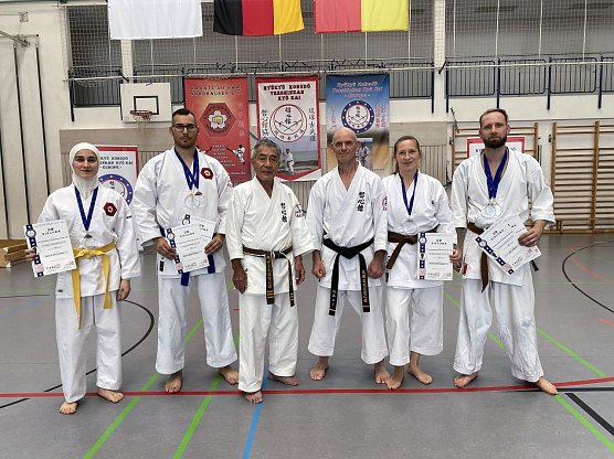 v.l.n.r.: Das Nordh&auml;user-Team - Hanan Khoshnaw, Kevin Freyberg, Tamayose Hidemi, Frank Pelny, Heike Prophet, Robert Zinecker (Foto: Karate Do Kwai)