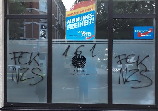 Beschmierte Schaufensterscheibe des Nordhäuser AfD-Büros (Foto: AfD) Beschmierte Schaufensterscheibe des Nordhäuser AfD-Büros (Foto: AfD)