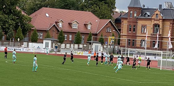 Auftaktniederlage der Preu&szlig;en (in mintgr&uuml;n) im heimischen Stadion der Freundschaft (Foto: oas)