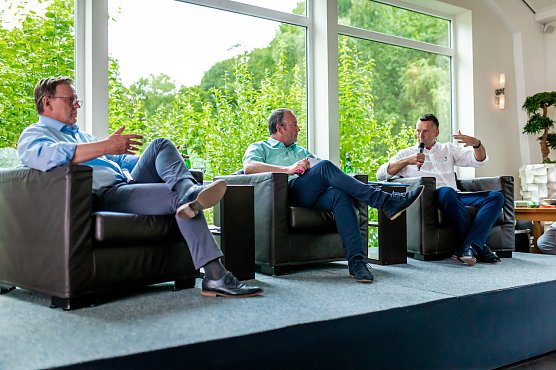 1. NUV-Sommergespr&auml;ch (v.l.) MP Ramelow, Moderator Ren&eacute; Pfeuffer, NUV-Vorsitzender Niels Neu (Foto: &copy; NUV, Christoph Keil)