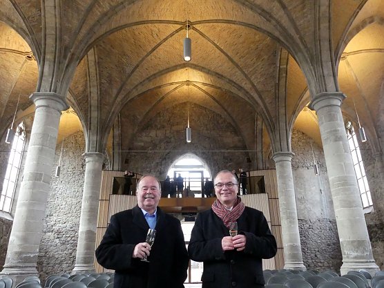 Martin Bischoff und Pfarrer Jochen Lenz bei der Er&ouml;ffnung der Netzwerkkirche Ende 2022 (Foto: Evangelischer Kirchenkreis S&uuml;dharz)