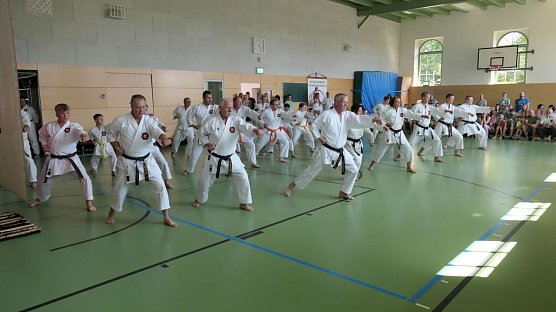 Auch die Karateka sind die Ferien vorbei (Foto: Karate Do Kwai) Auch die Karateka sind die Ferien vorbei (Foto: Karate Do Kwai)