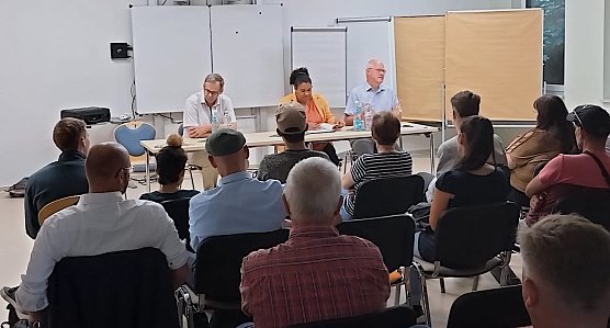 Kritische Fragen hatten die Gr&uuml;nen-Politiker gestern in der Rothleimm&uuml;hle zu beantworten (Foto: M.Fromm)