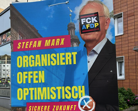 &Uuml;berklebtes Wahlkampfplakat der FDP in Nordhausen (Foto: Privat)
