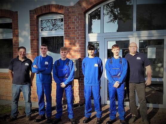Willkommen im Team! - vier Nachwuchskr&auml;fte beginnen heute ihre Ausbildung (Foto: Apparatebau Nordhausen)