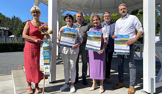Petra Gerlach, Christine Lieberknecht, Andreas Schmidt, Birgit Pommer, Stefan N&uuml;&szlig;le und Stephan Klante freuen sich auf den 31. Th&uuml;ringer Wandertag in Ilfeld (Foto: oas)