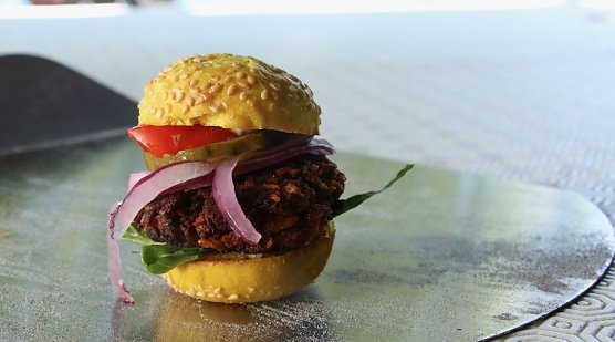 Klein aber fein - an der Regelschule K&auml;the-Kollwitz wurde heute gegrillt (Foto: agl)