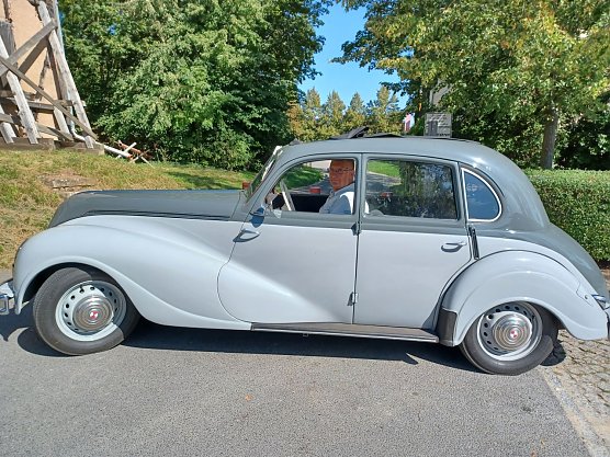 Der Schmetterling ist geschl&uuml;pft (Foto: Hubert Rein)